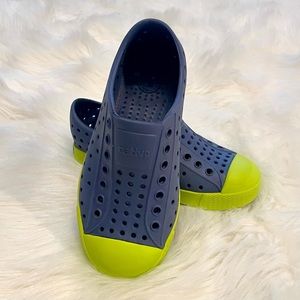 Native Jefferson toddler boy shoes, size C10, Stellar Blue/Chartreuse Green